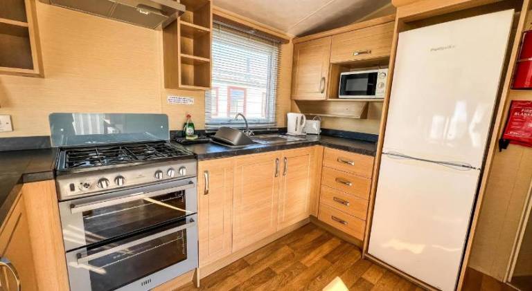 6 Berth Pet Friendly Caravan By Hunstanton Beach, Norfolk Ref 13012L — photo 3