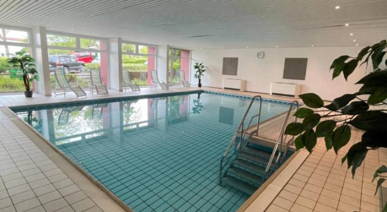 Apartment with pool — photo 3