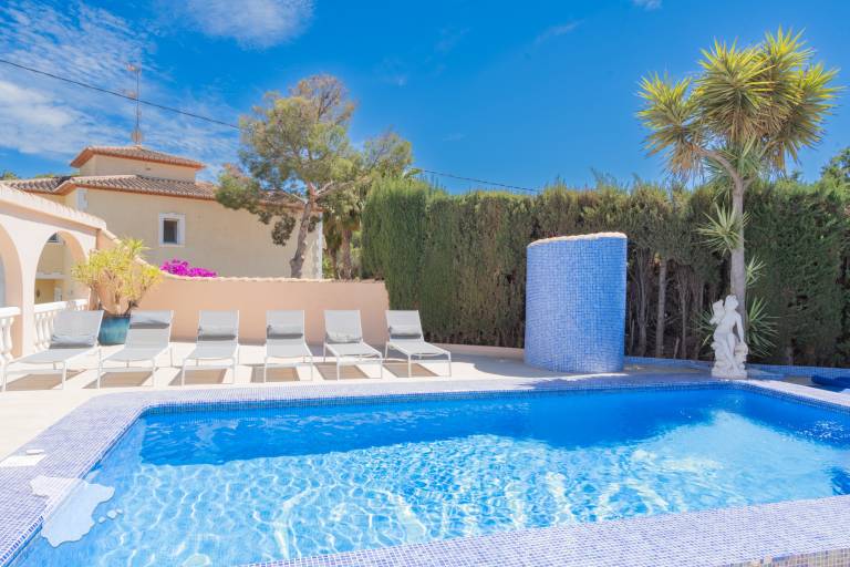 Fully equipped villa with barbecue, private pool & yard | Pet-friendly — photo 2