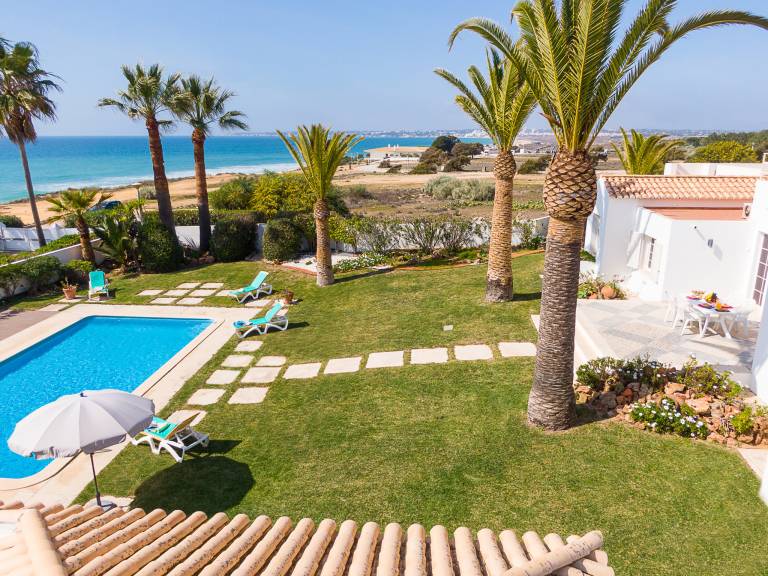 Fully equipped ample villa with private pool, patio & yard | Next to the beach | Pets allowed — photo 5