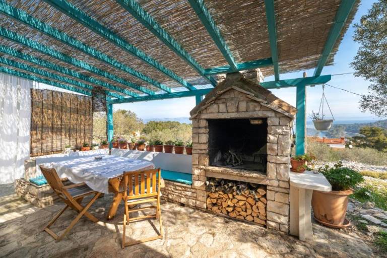 Lovely vacation home with patio, grill & yard | Sea view | Pets allowed — photo 4