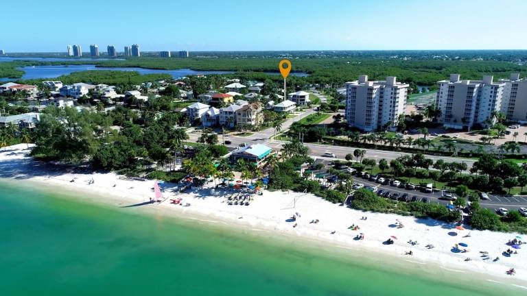 House  Barefoot Beach
