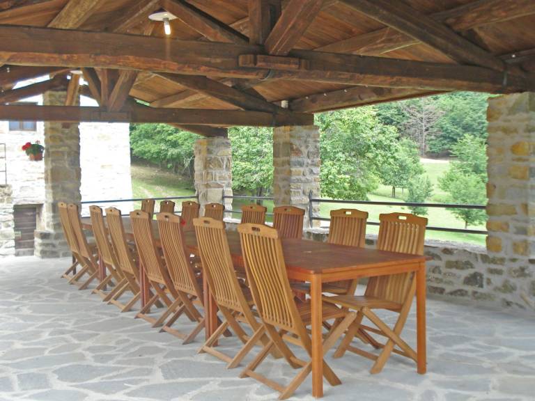 Vacation home with barbecue, private pool & patio — photo 5