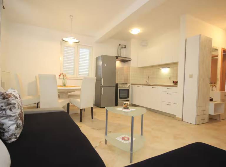 Rental apartment with terrace — photo 3