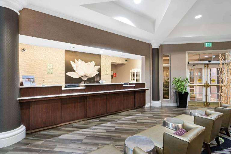La Quinta Inn & Suites by Wyndham Mesa Superstition Springs — photo 5