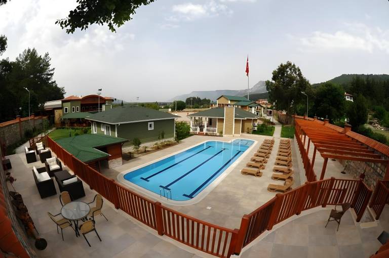 Padok Premium Hotel Stables in Ula