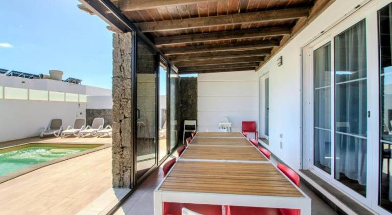Villa with grill, patio & private pool — photo 3