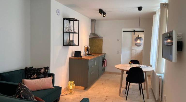 Pleasant apartment with yard & patio | Pets allowed — photo 2
