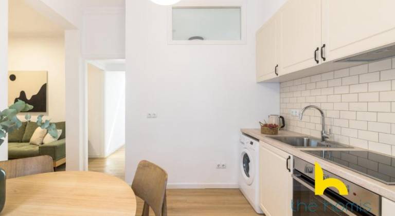 Modern Athens Stay - 2BR with Balcony, Steps to Metro — photo 3