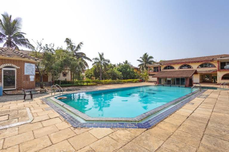 Modern 1BHK Condo W/S. Pool 3m. Walk To Beach — photo 3