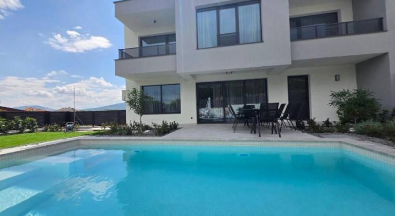Villa with pool in Burgas
