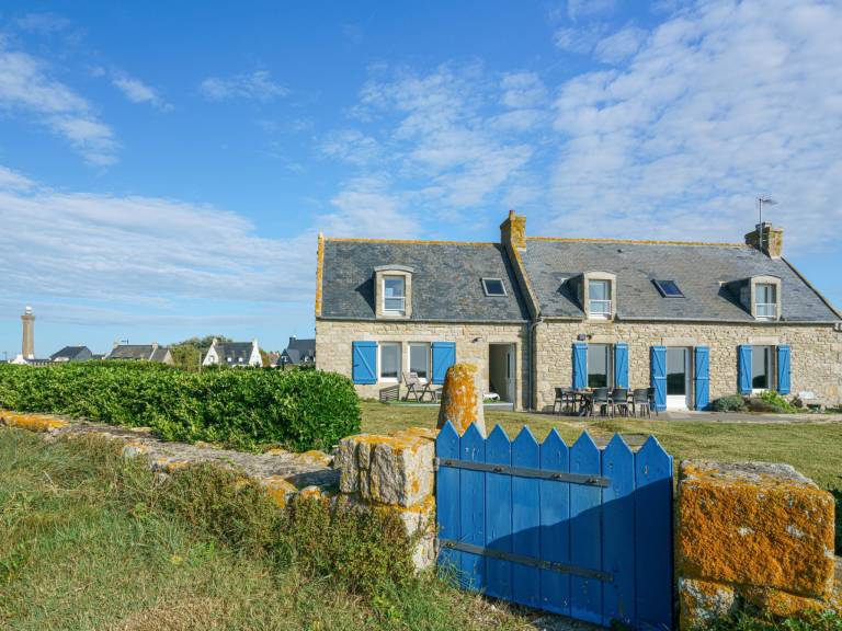 Vacation home with barbeque, yard & terrace | Sea view — photo 2