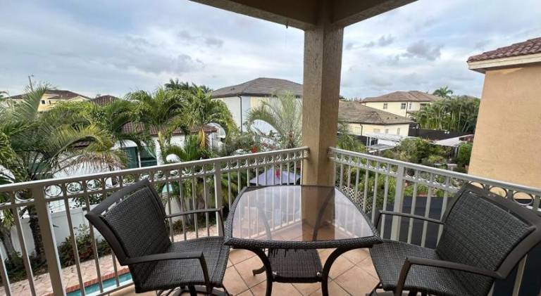 The Miami Lakes Pool House — photo 4