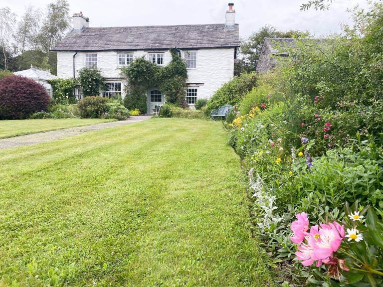 THWAITE BRIDGE HOUSE CONISTON
