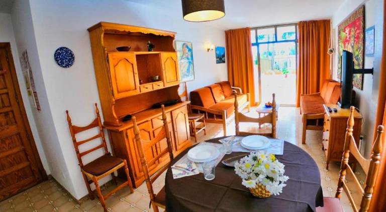 Holiday apartment with patio & pool in Calvià