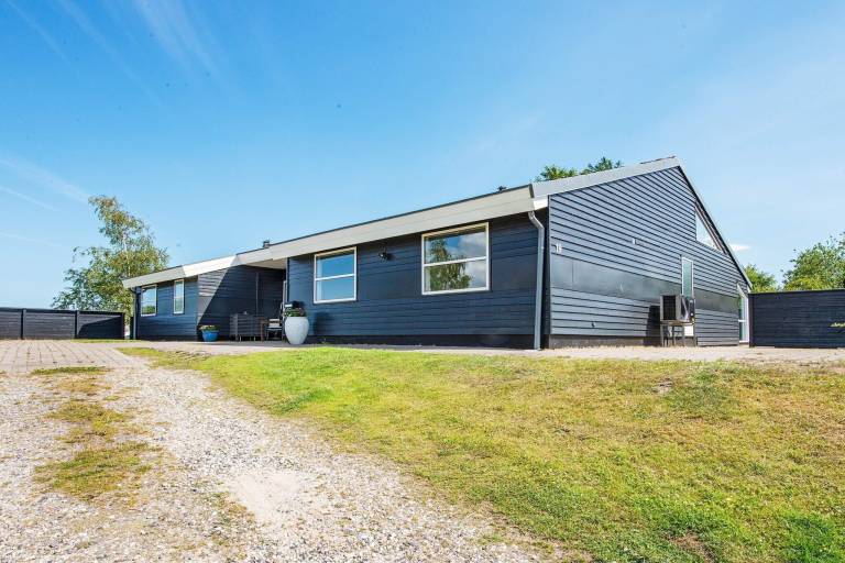 Pleasant house with terrace, pool & sauna | Pets are welcome — photo 2