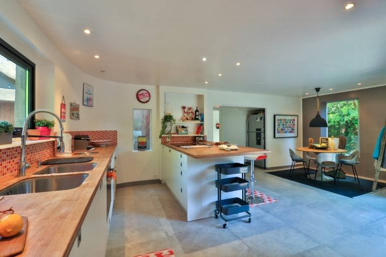 Family-oriented spacious vacation home with yard, terrace & private pool | Sea view | Perfect for remote work | Dogs allowed — photo 5