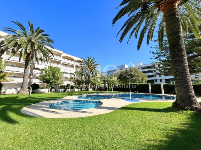 Apartment with patio & pool — photo 4