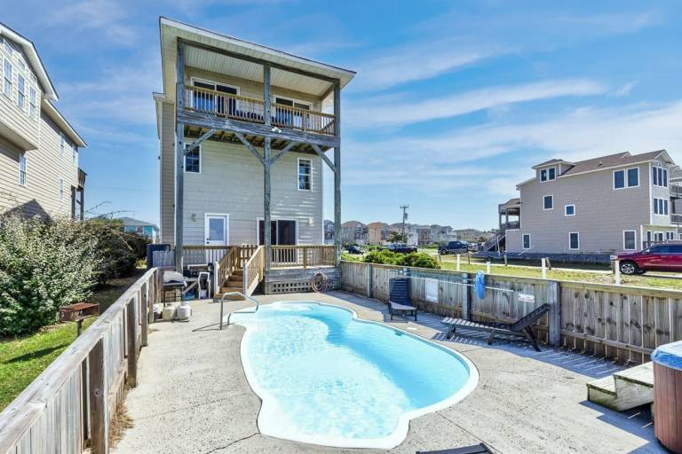 Treasure Island 570ft. to the Beach Private Pool, Hot Tub, Dog Friendly in Outer Banks, NC