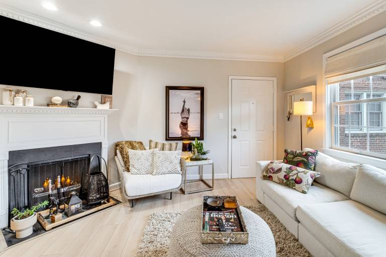 No Car Needed Condo in Old Town Alexandria