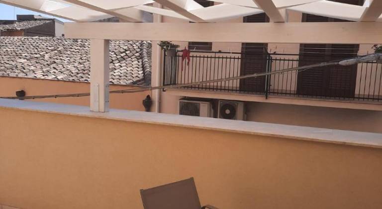 Rental apartment with patio — photo 3