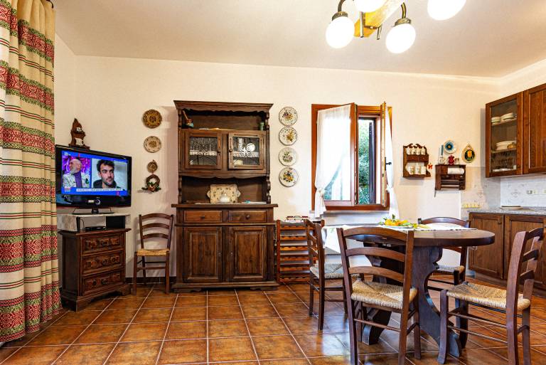 Apartment 'Il Porto' Near the Beach with Balcony, Terrace & Garden — photo 4