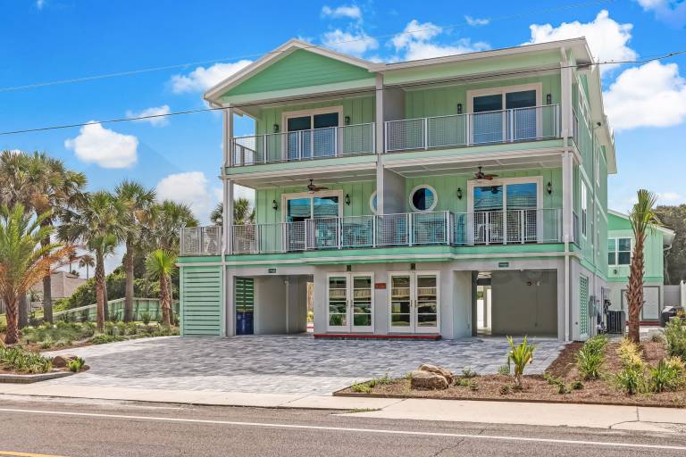 Vacation home with terrace & barbeque | Beach view — photo 4
