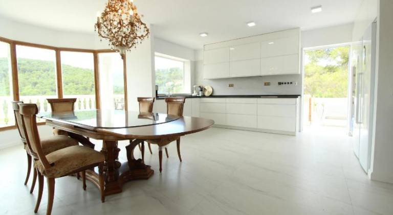 Fully equipped villa with private pool, patio & hot tub | Pets allowed — photo 3