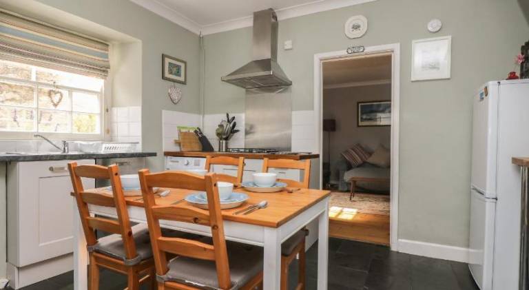 House with 2 rooms for 4 persons — photo 3
