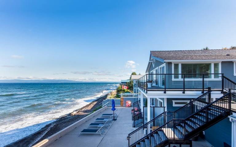 Qualicum Beach Ocean Suites in Nanaimo, BC