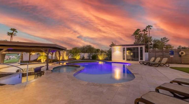 House with barbecue, yard & private pool | Suitable for remote work — photo 3