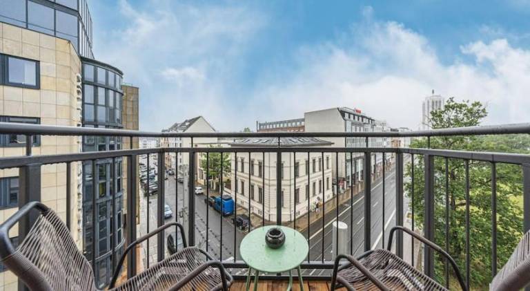 Stylisches zentrales City-Apartment mit 2 Balkonen — photo 3