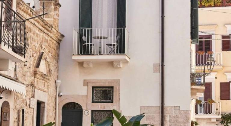 House with terrace & jacuzzi in Trani