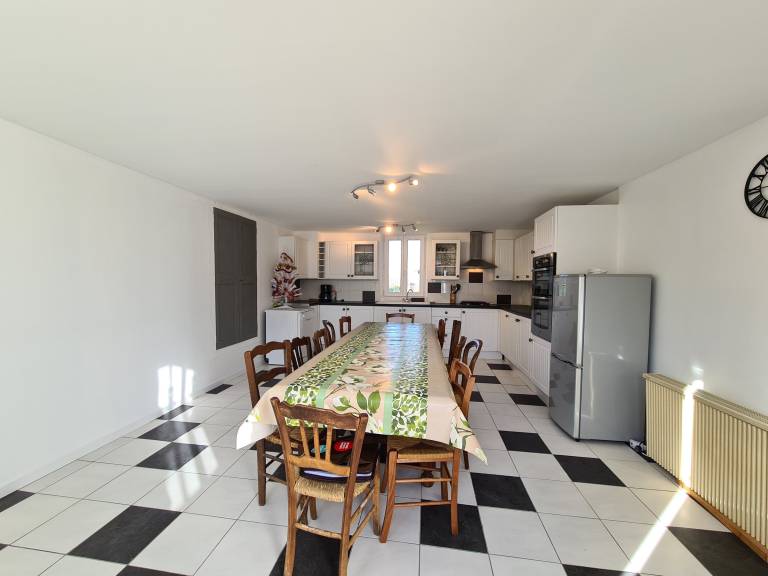 Cottage with garden & barbecue — photo 2