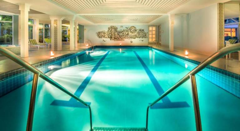 House with jacuzzi, pool & sauna — photo 2