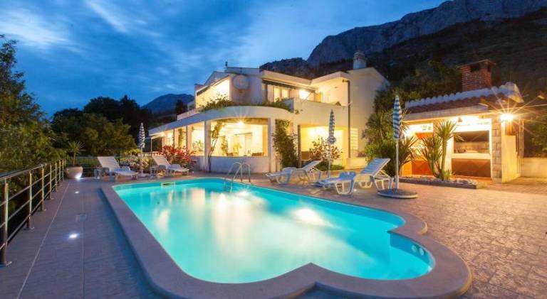 Villa with pool & jacuzzi — photo 3