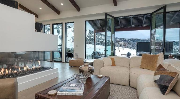 Fully equipped house with BBQ & hot tub | Close to the ski | Pets are welcome in Steamboat Springs, CO
