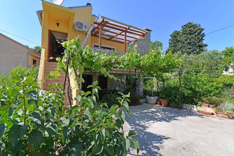 Holiday apartment with terrace near the beach — photo 4