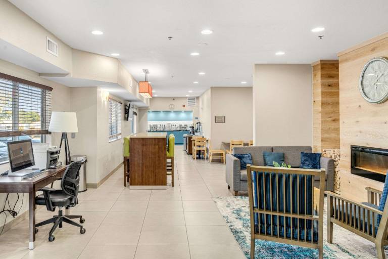 Country Inn & Suites by Radisson, Brookings, SD — photo 3