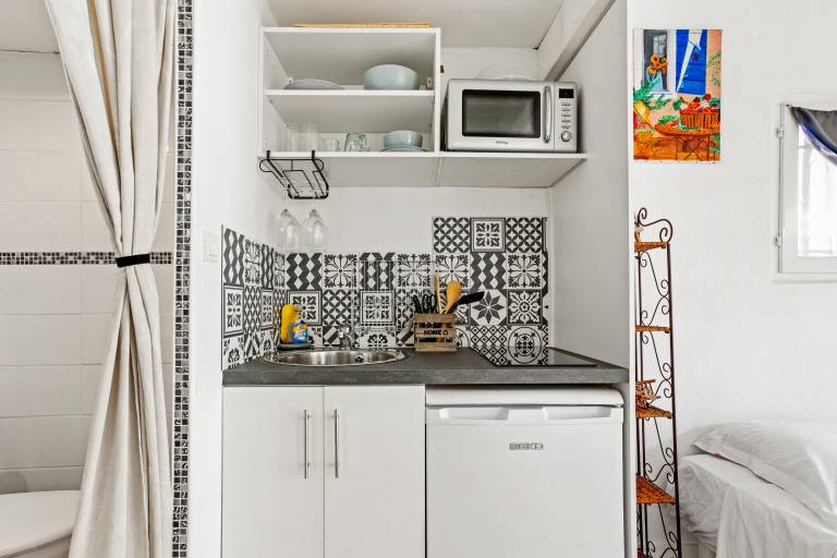 Studio Apartment 'Pinède Romane Fréjus' with Private Terrace, Wi-Fi and Air Conditioning — photo 5