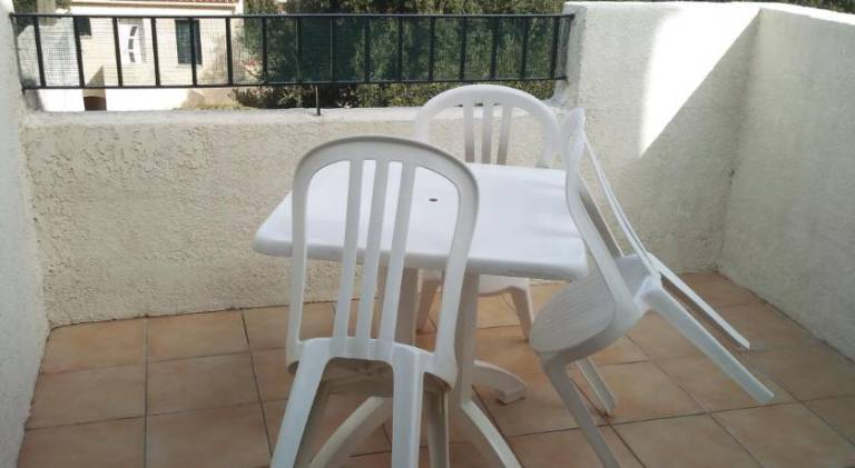 Rental apartment with patio & private pool — photo 5