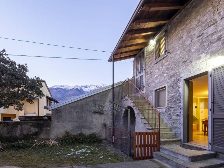 House with BBQ, yard & terrace | Mountain view in Sondrio