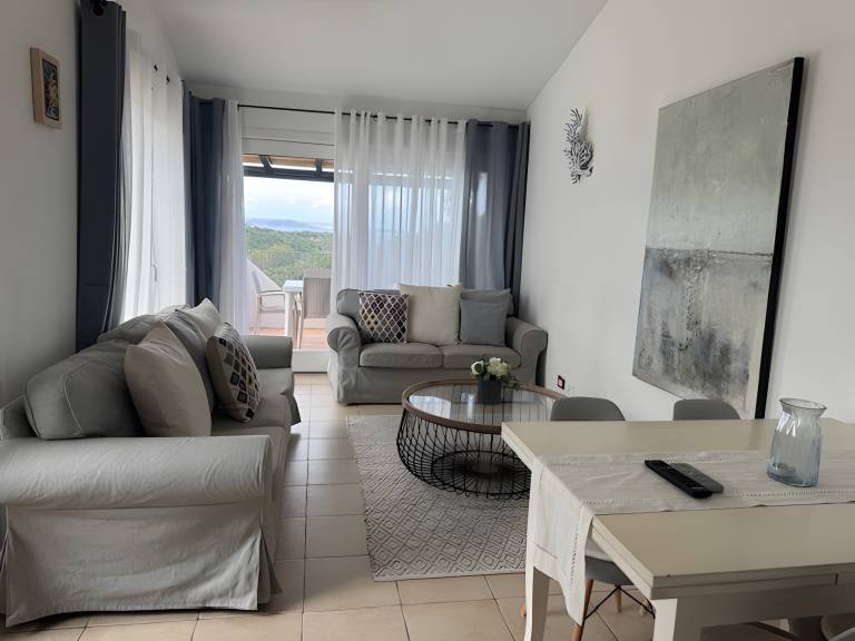 Apartment 'Appartamento Sea View' with Shared Pool, Private Terrace and Air Conditioning — photo 4