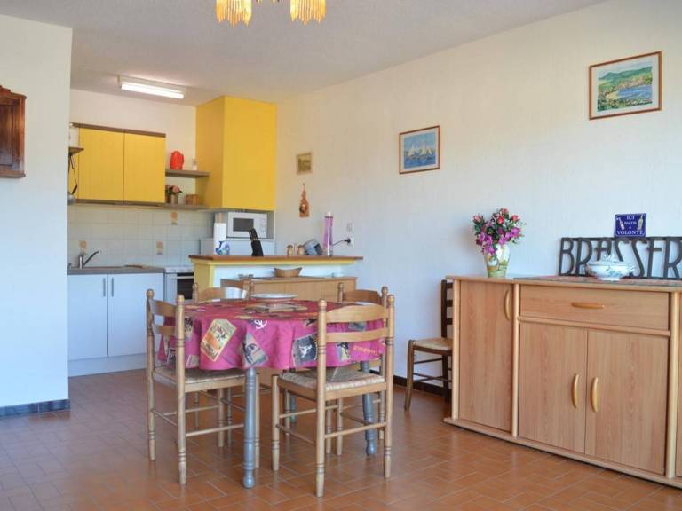 Studio with 1 room for 4 persons — photo 4