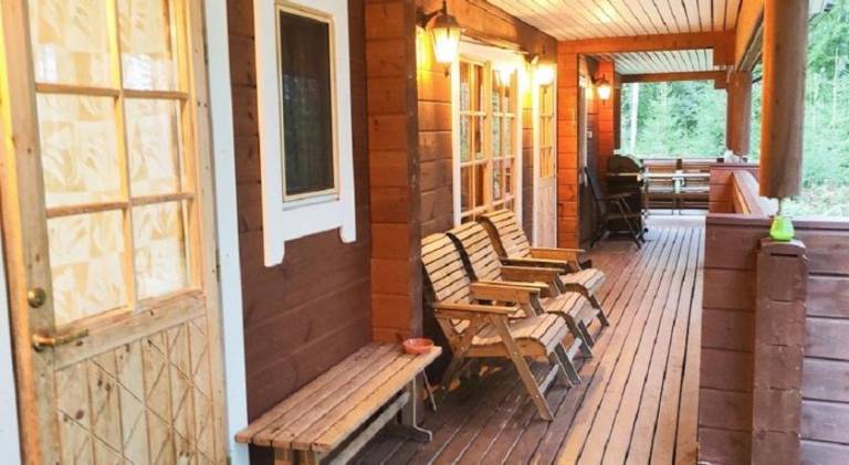 Vacation home with patio, hot tub & grill — photo 4