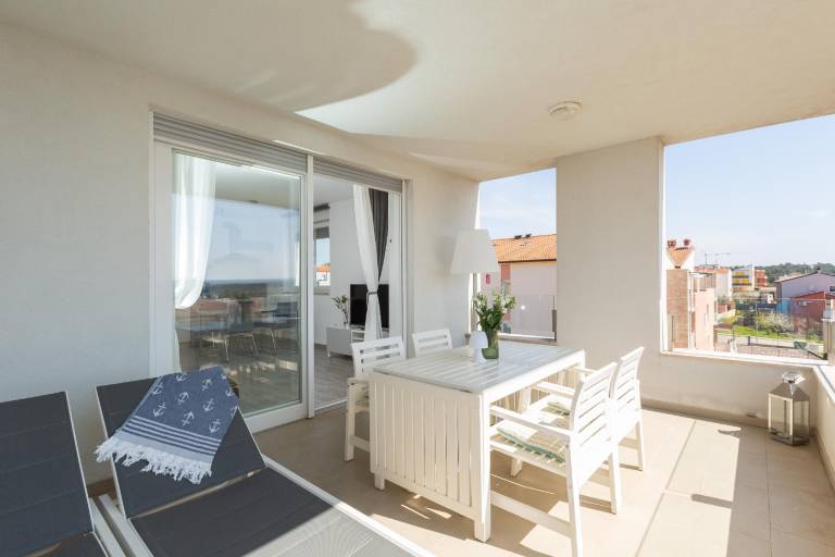 Charming rental apartment with patio | Pets are welcome in Novigrad