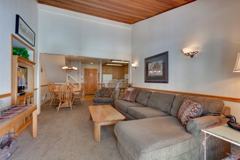 Children-friendly beautiful condo with private pool | Close to the ski | Pet-friendly — photo 2