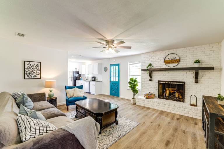 Near Shops & Eats Commuter Friendly FWTX Home