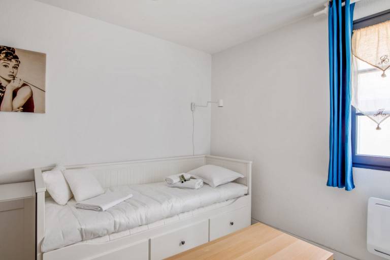 Family-friendly studio | Next to Popes' Palace | Good for workation | Pets allowed — photo 3
