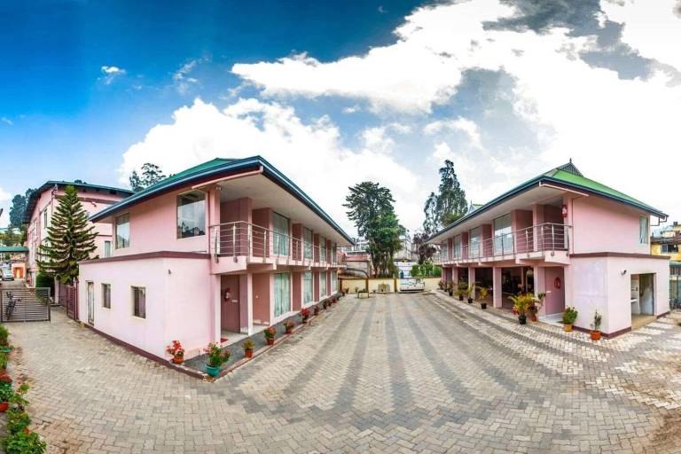 Super Townhouse Hills Palace